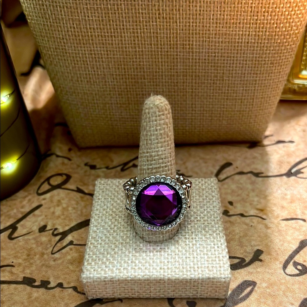 Elegant Silvertone and Purple stone Ring